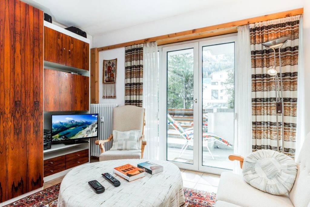 Direkt Am - Aussicht - Balkon - Tg-stellplatz अपार्टमेंट St. Moritz